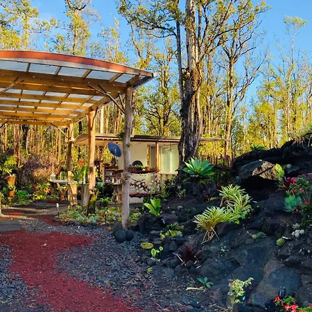 Exotic Garden Cottage At Amazing Volcano Fissure